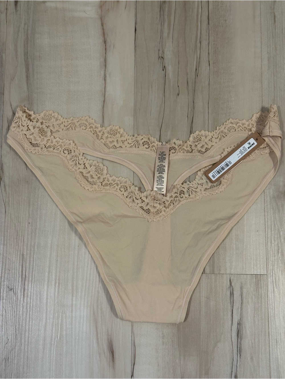 SKIMS Fits Everybody Lace Dipped Thong NWT